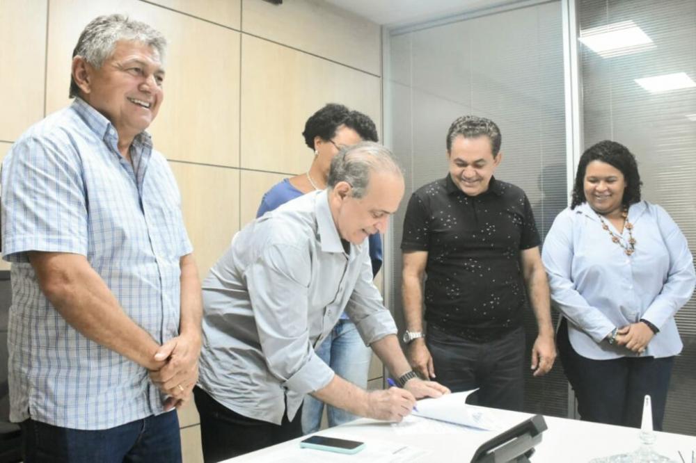 Deputado Antônio Pereira anuncia recuperação da estrada que liga Imperatriz e Amarante