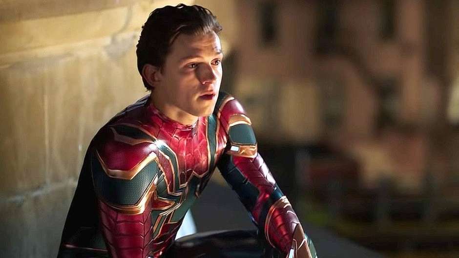 Tom Holland é ovacionado em evento da Disney em Anaheim, na Califórnia