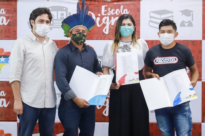 Seduc promove formação para gestores e entrega material pedagógico a escolas indígenas
