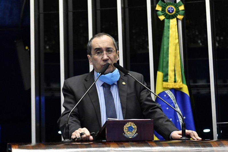 Kajuru repercute editorial do Estadão