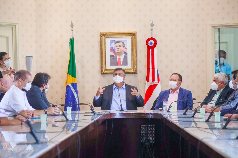Governador Flávio Dino autoriza obras no esporte e infraestrutura em municípios maranhenses