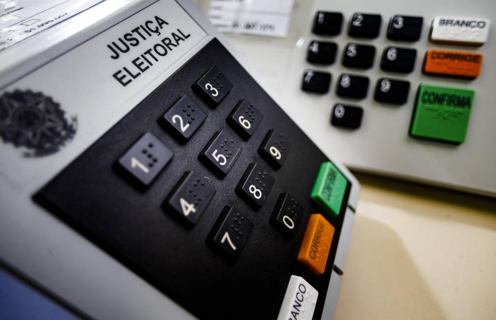 De olho no fundo eleitoral, candidatos brancos se declararam de cor preta ou parda: Veja a lista