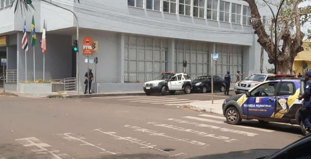 Em assalto a banco, criminosos amarram explosivos em gerente