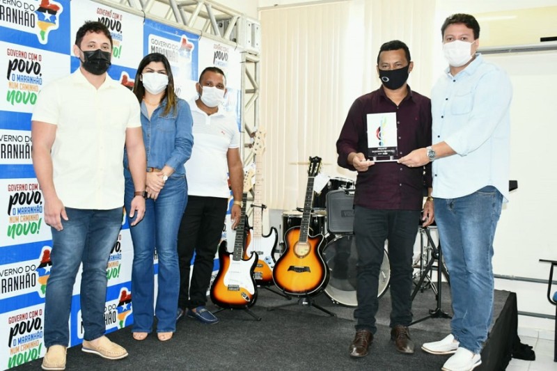 Governo entrega kits musicais e esportivos a Presidente Juscelino e Cachoeira Grande