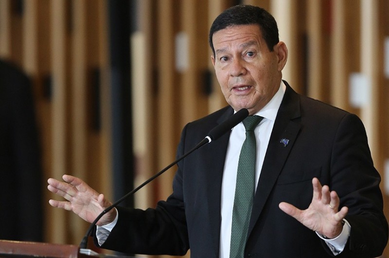 CTFC recebe Mourão para debater queimadas na Amazônia