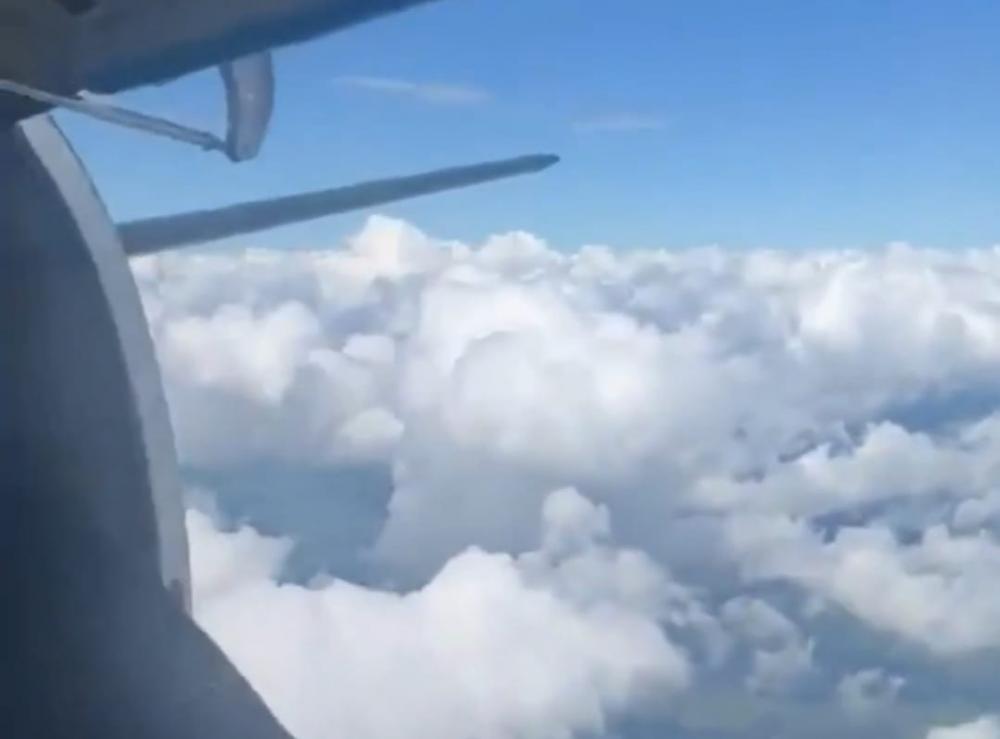 Vídeo: Avião com à banda do cantor Tierry faz pouso de emergência após porta da aeronave abrir em voo que partiu de São Luis - MA