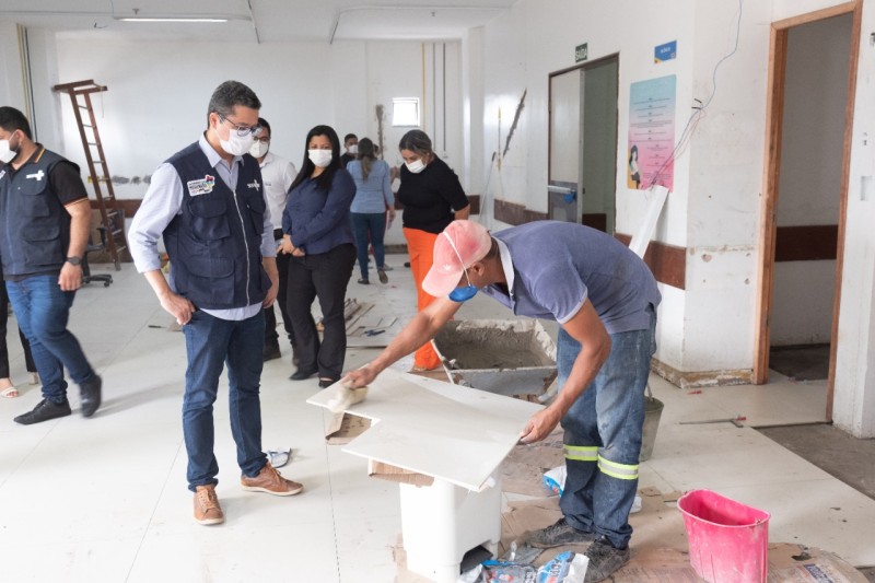 Secretário Carlos Lula vistoria obras da Maternidade Benedito Leite