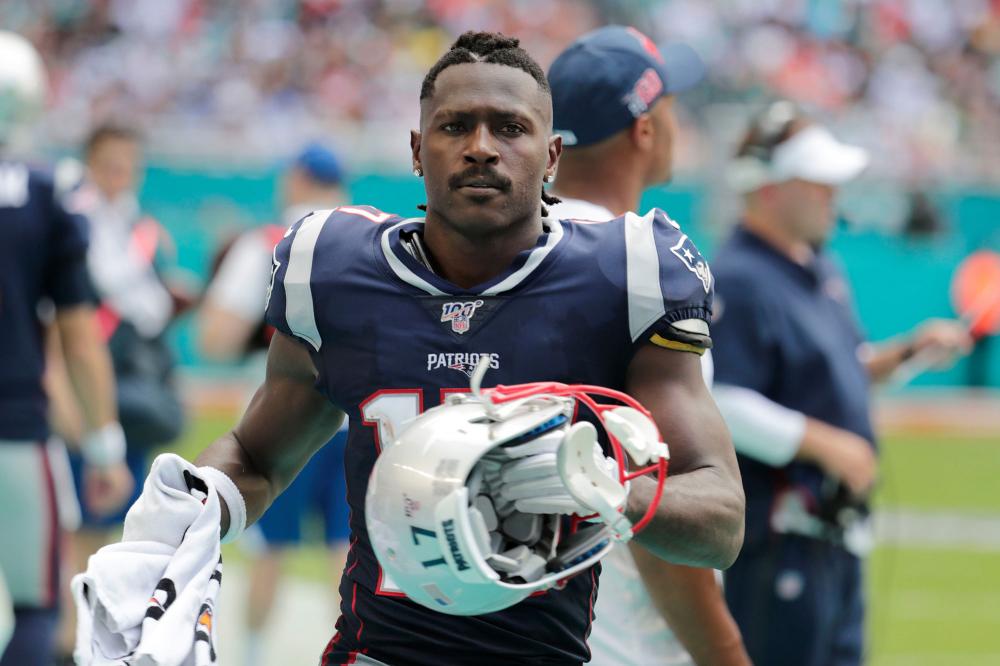 Antonio Brown é dispensado pelos Patriots e jogador não jogará mais na NFL 