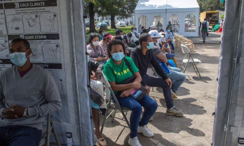 Brasil registra 889 mortes por covid-19 e 25.200 novos casos em 24h