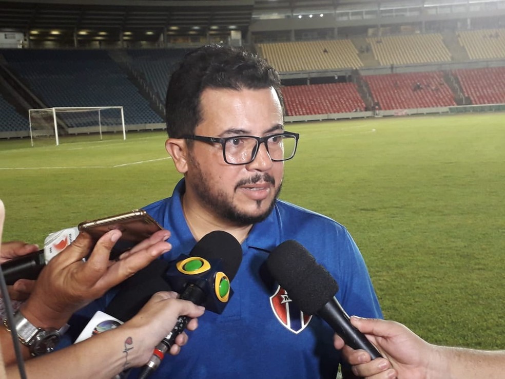 Técnico Lucas Andrade cobra jogadores após derrota para o São José