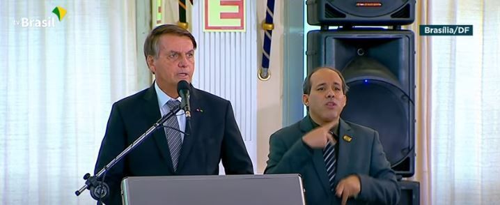 Bolsonaro: 'Não vou admitir quem queira sair da Constituição' 