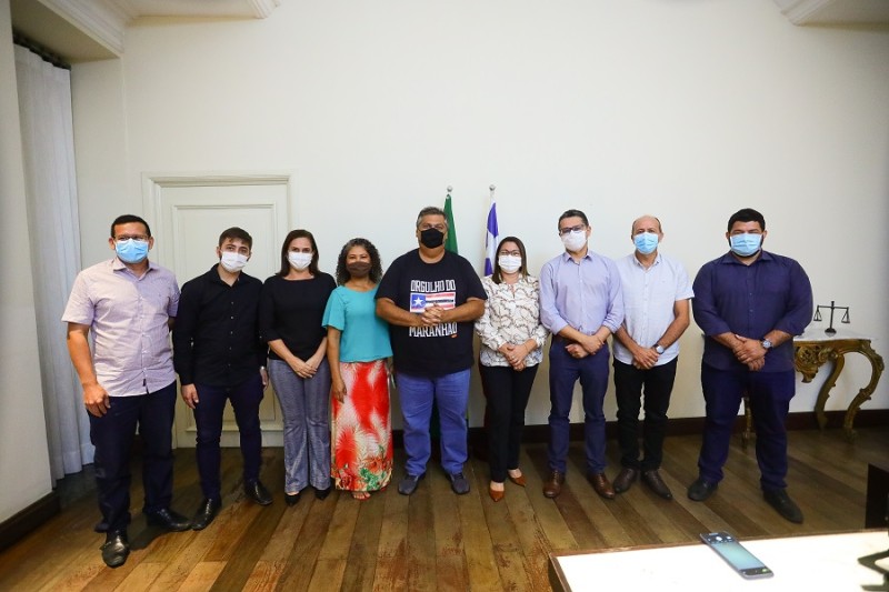 Governador Flávio Dino se reúne com prefeita e trata de benefícios para Amapá do Maranhão