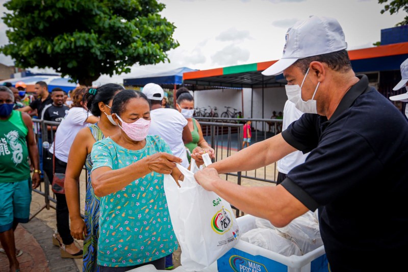 Programa Mais Pescado faz entregas em comunidades da Grande Ilha