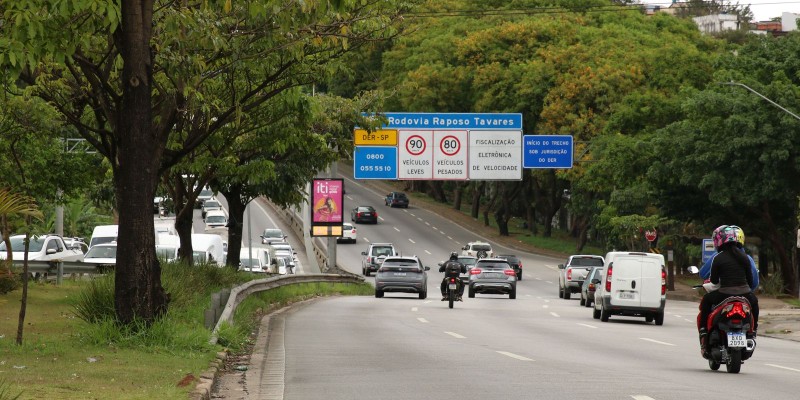 Trânsito flui tranquilo em saídas de São Paulo para interior e litoral