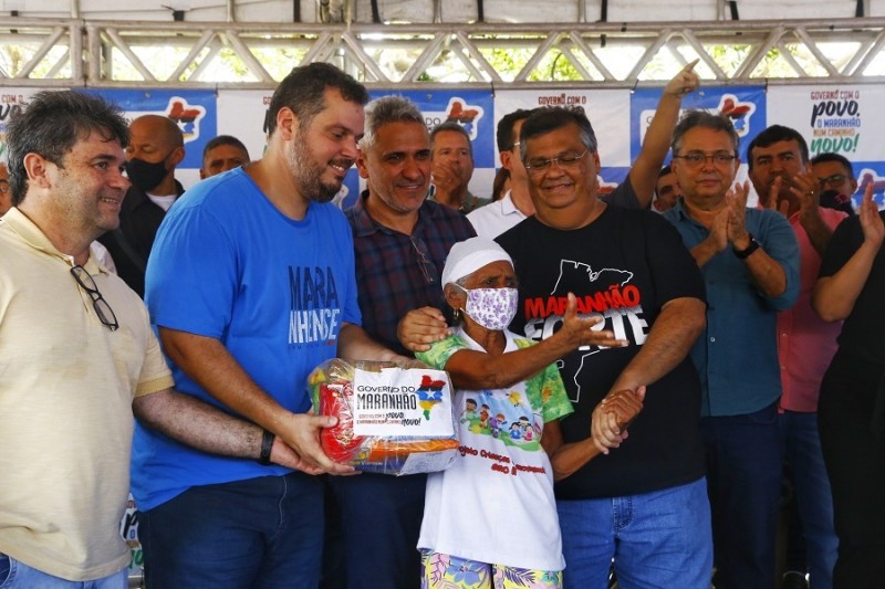 Em Lago da Pedra, governador Flávio Dino realiza série de entregas à população