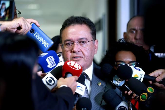 Após pesquisas, Roberto Rocha aparece com chances reais ao Governo do Maranhão