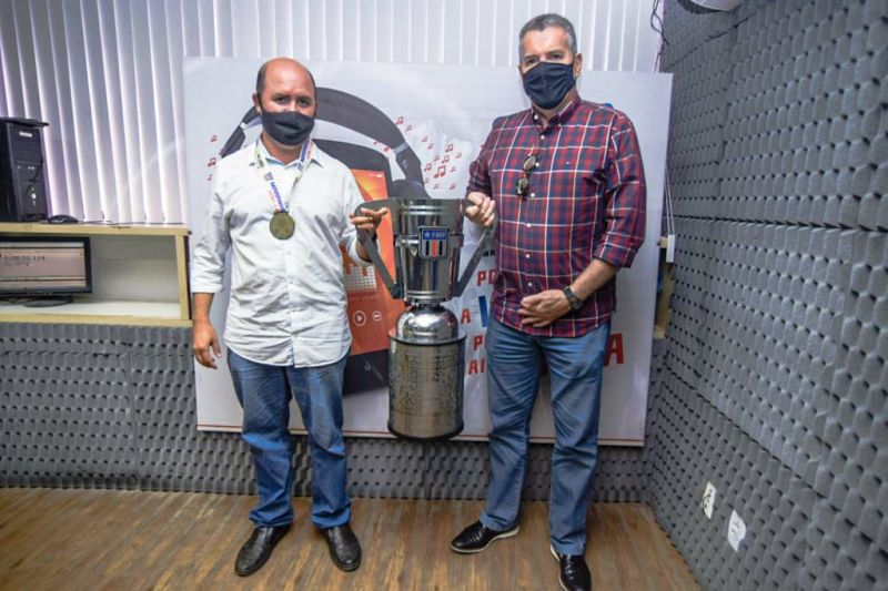 Rádio Timbira é homenageada pelos seus 80 anos pela Federação Maranhense de Futebol