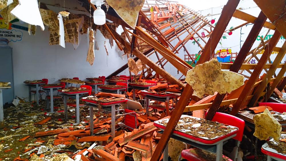Telhado de escola pública de Pedreiras - MA desaba na manhã desta segunda-feira 10