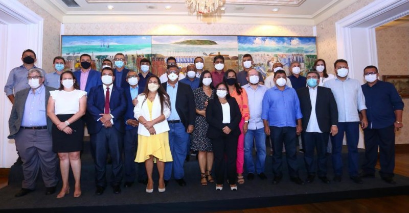 Flávio Dino se reúne com prefeitos de 17 cidades do Maranhão para tratar de investimentos
