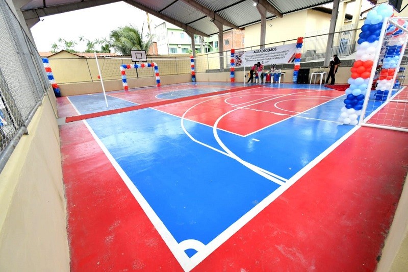 Comunidade escolar de Centro Educa Mais em Vitória do Mearim comemora entrega de quadra poliesportiva
