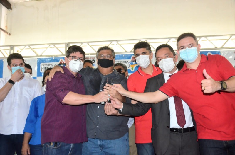 Governador Flávio Dino entrega obras e anuncia Restaurante Popular em Timon