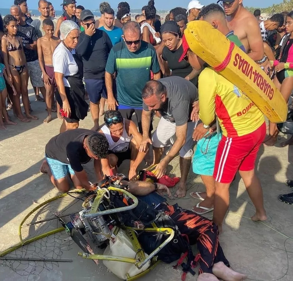 Empresário morre após cair de paramotor na praia do Calhau em São Luís - MA