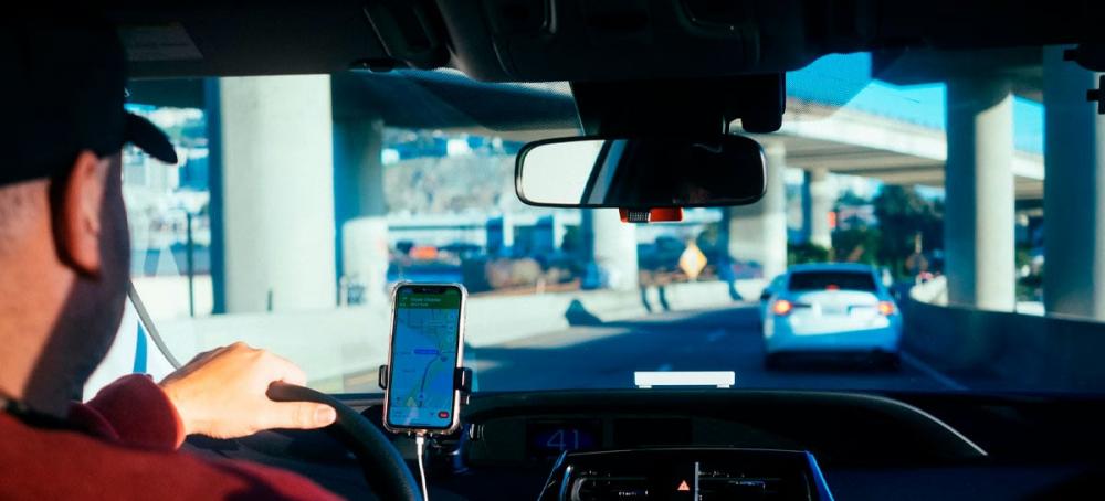Uber é condenado pela Justiça a indenizar passageiro que esqueceu cartão de crédito dentro do carro