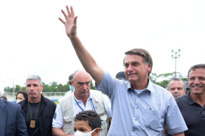 Bolsonaro diz que decisão sobre Pfizer tem extrema responsabilidade 