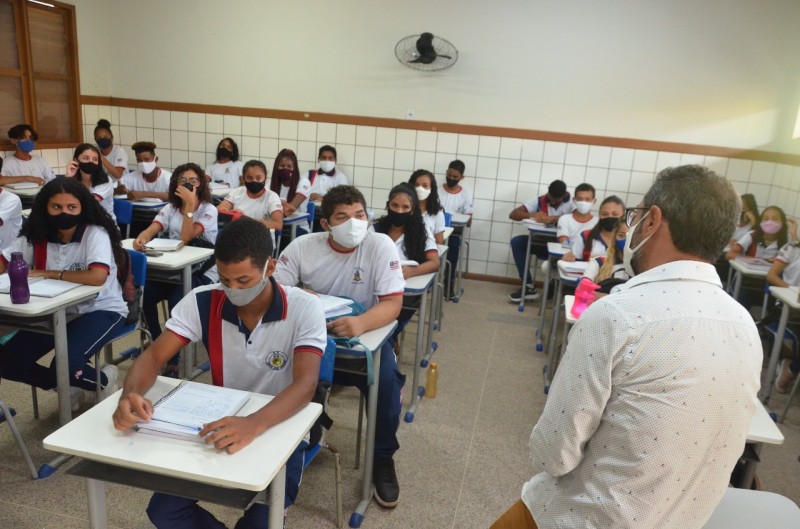 Piso salarial do professor no Maranhão é R$ 3 mil a mais que o nacional