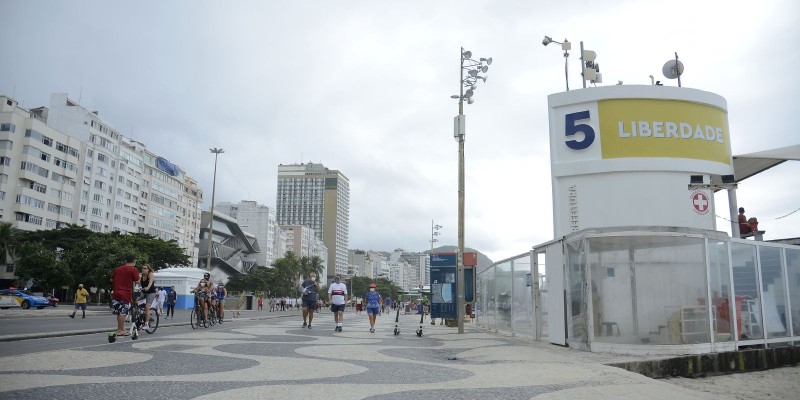 Ação na orla de Copacabana já resultou na apreensão de 952 itens