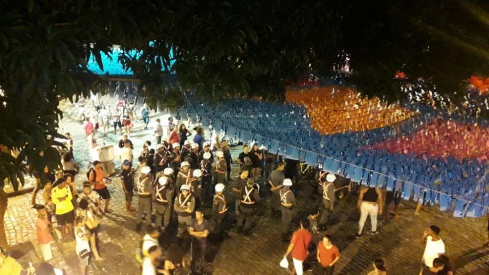 Vídeo mostra suposto abuso de autoridade da PM contra mulheres em festa de arraiá