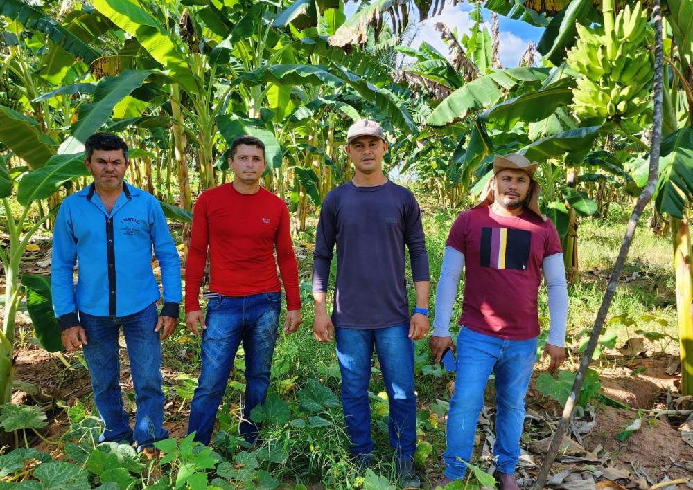  Produtores rurais recebem assistência técnica em Buritirana