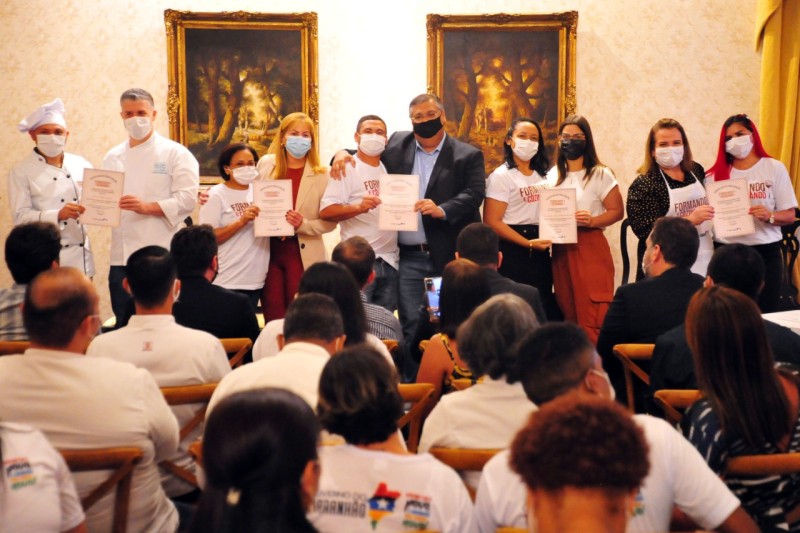 Projeto Formando e Cozinhando forma sua primeira turma de alunos