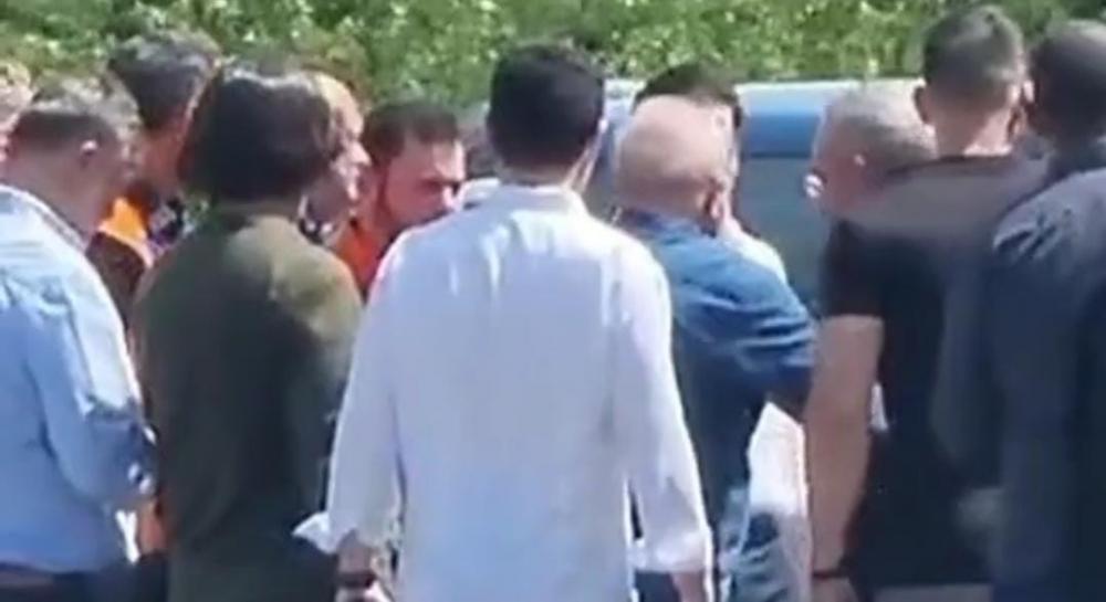 Vídeo: Lula é flagrado dando 