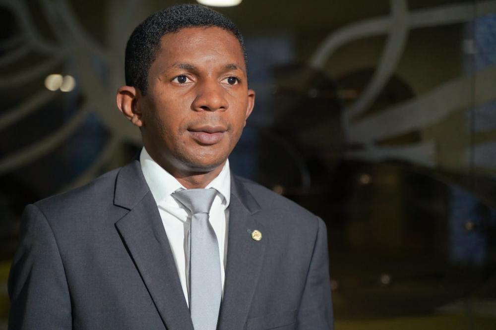 Em outdoors espalhados pelo Maranhão, Josivaldo JP frauda divulgação de valores de emendas parlamentares