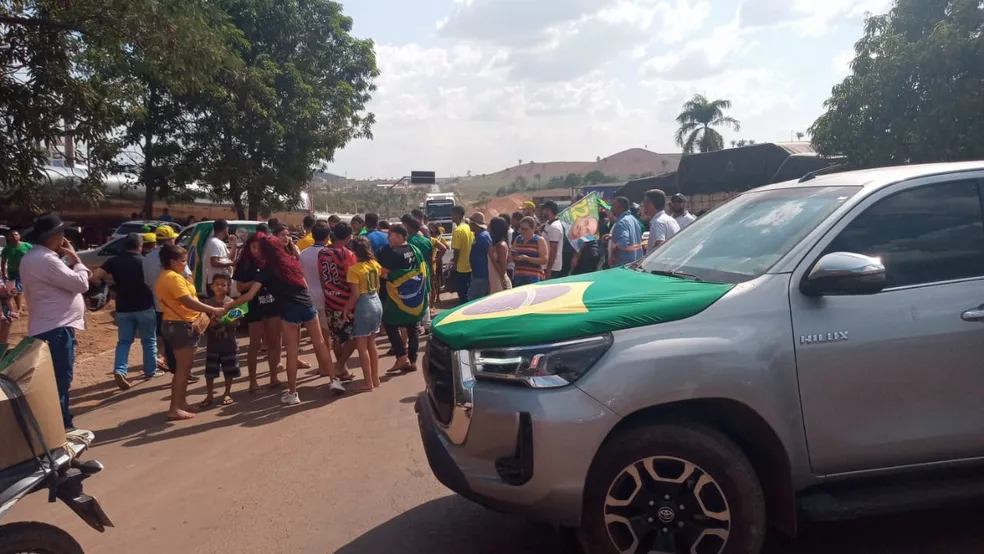 Rodovias federais são interditadas por manifestantes pró-Bolsonaro no interior do Maranhão