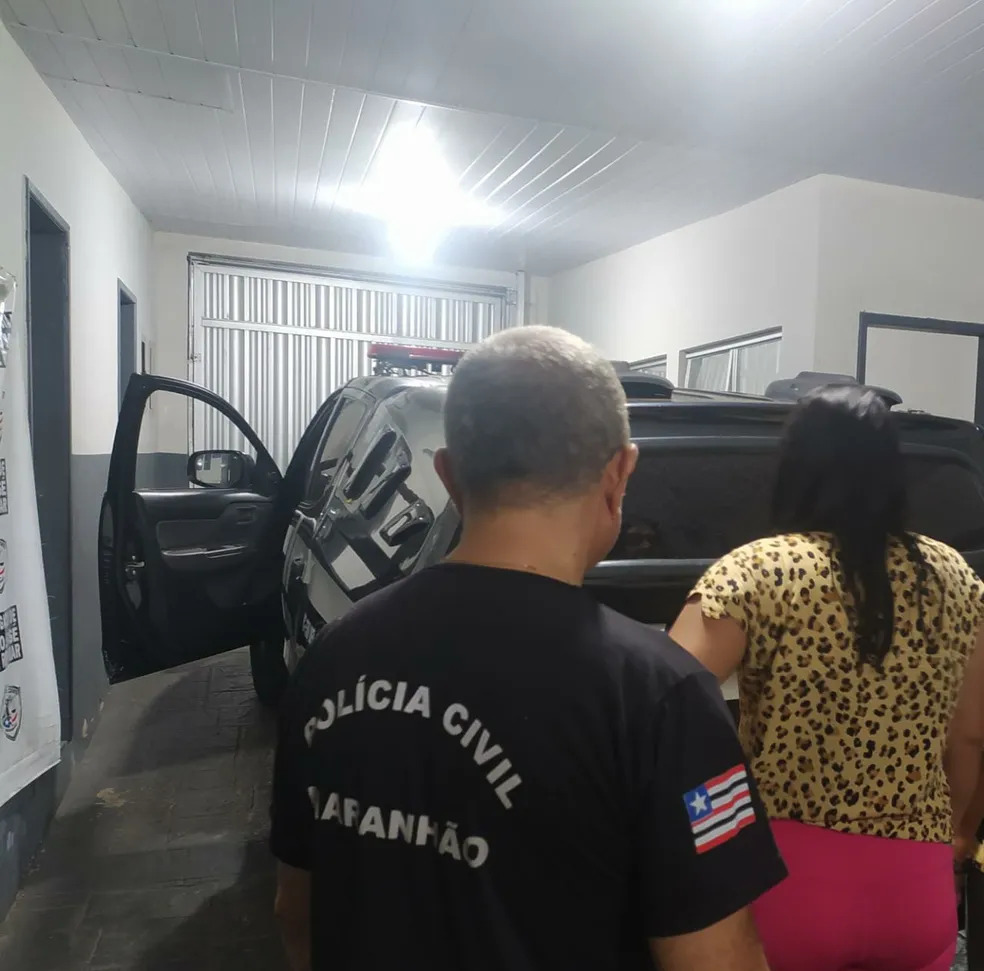 Polícia prende mulher em flagrante tentando sacar auxílio previdenciário com documentos falsos