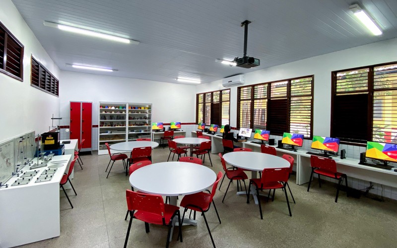 UEMASUL implanta dois novos laboratórios no campus Imperatriz