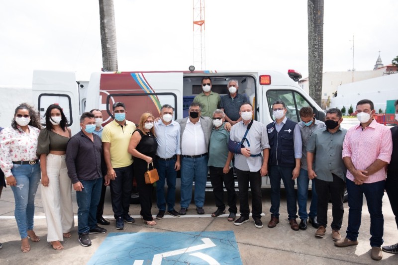 Em entrega de novas ambulâncias, prefeitos maranhenses reconhecem investimentos do Governo na Saúde