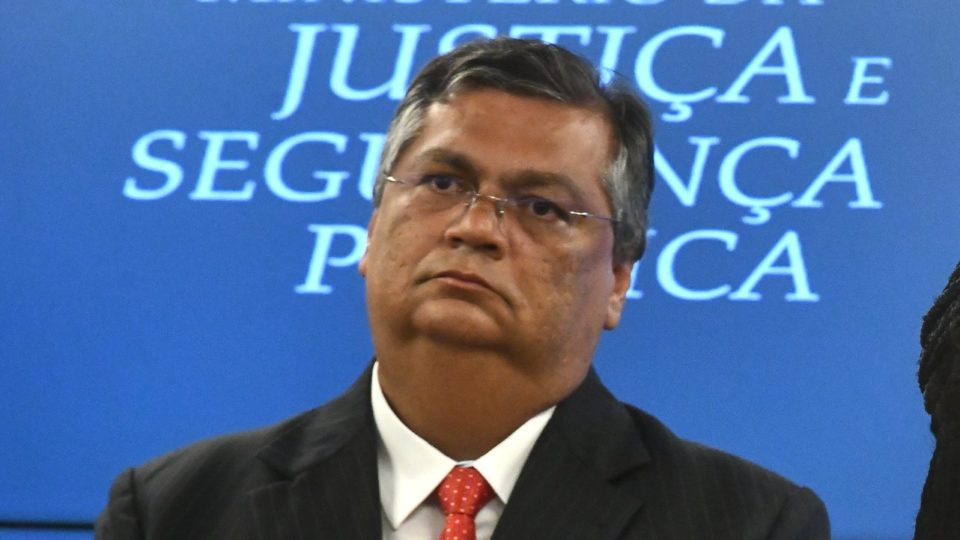 Vídeo: Ministro Flávio Dino é flagrado sem escolta no Complexo da Maré no Rio