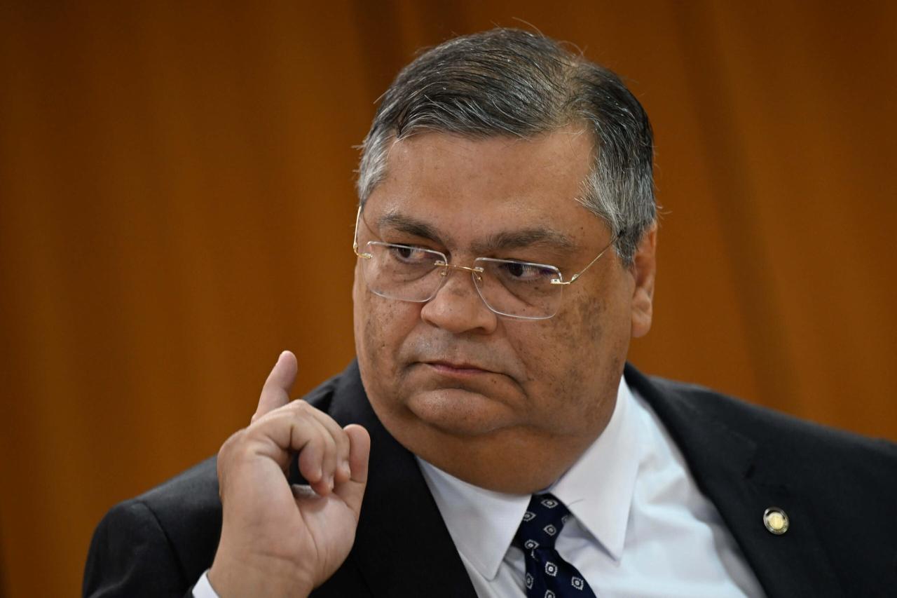 STF manda Flávio Dino enviar à CPMI imagens dos ataques do 8 de janeiro