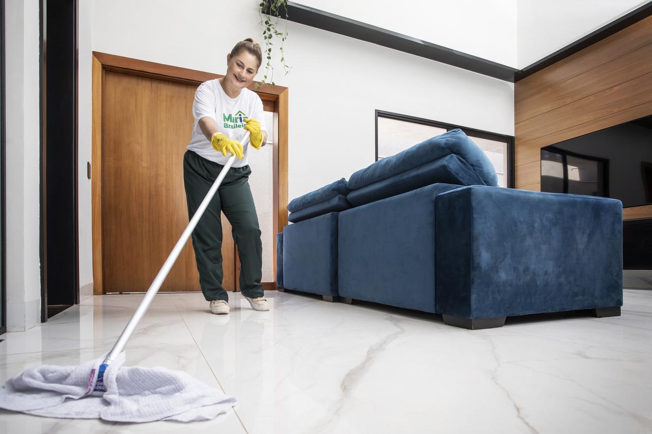 Confira 5 dicas para acabar de vez com o pó dentro de casa