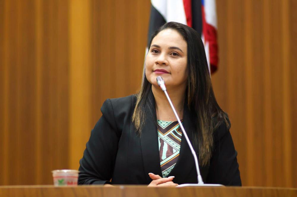 Deputada Edna Silva é vítima de misoginia após vídeo dançando com amigo viralizar