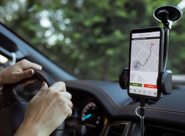 PL que regula trabalho com APP pode aumentar preços e criar classe diferenciada na previdência