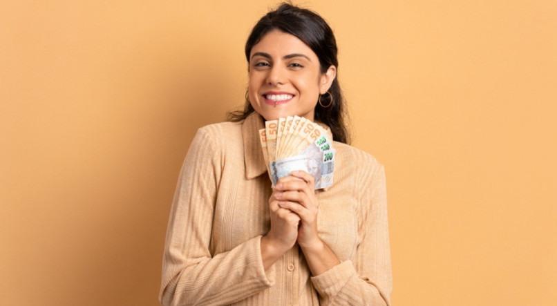 Pesquisa quebra mito de que dinheiro não traz felicidade