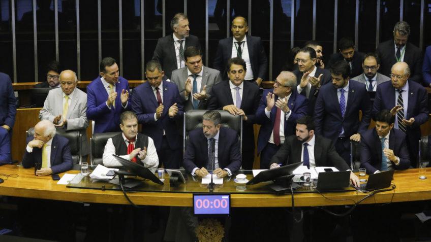 Dos 18 deputados maranhenses, 14 votaram SIM na regulamentação da reforma tributária