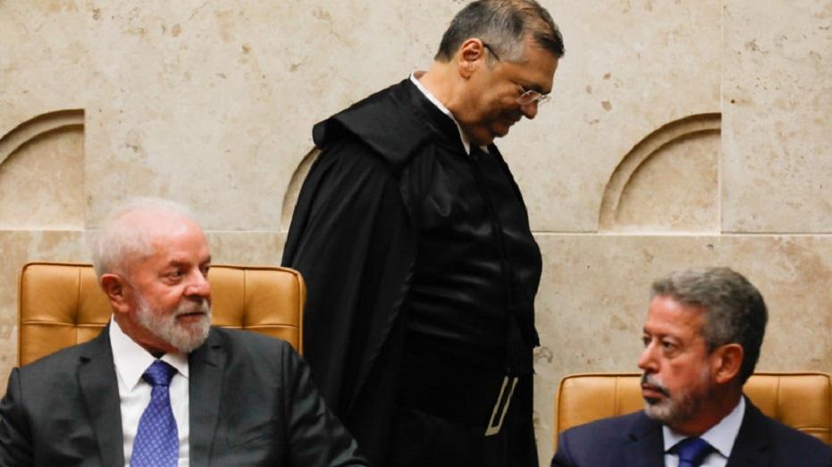 Pedalada jurídica de Lula contraria regra imposta por Dino e libera R$ 6,4 bilhões para emendas