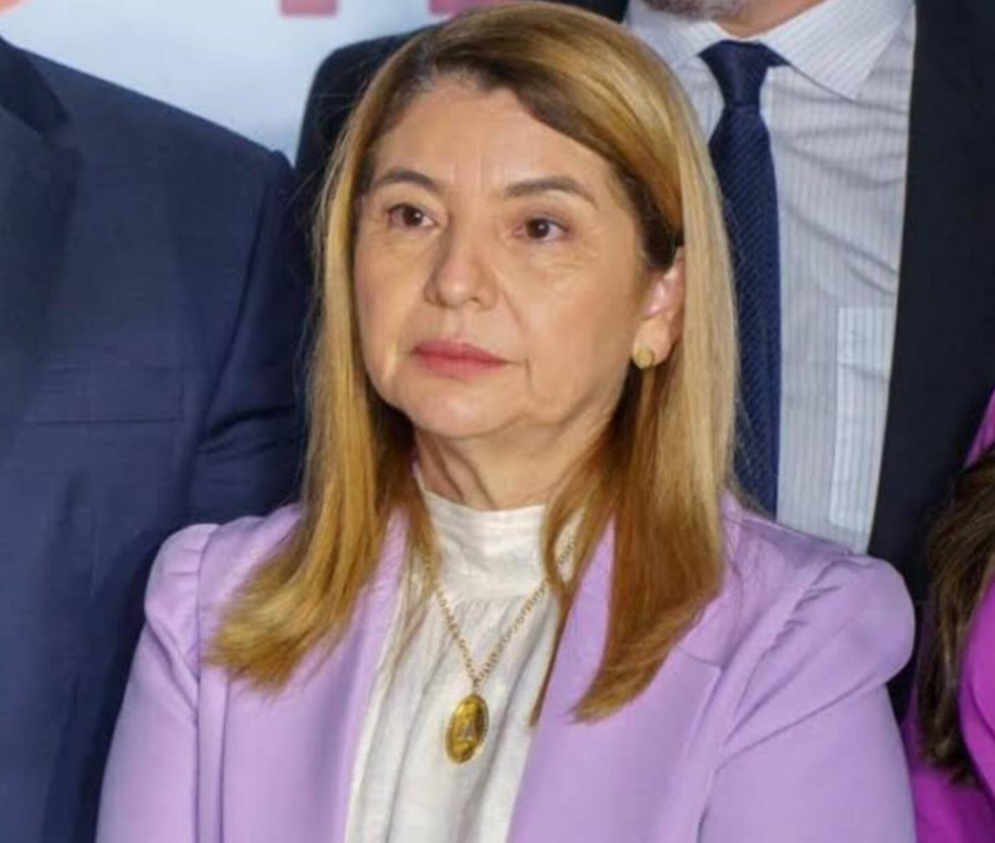 Apenas metade dos deputados compareceram a cerimônia de posse de Iracema Vale para o segundo mandato na presidência da Assembleia Legislativa