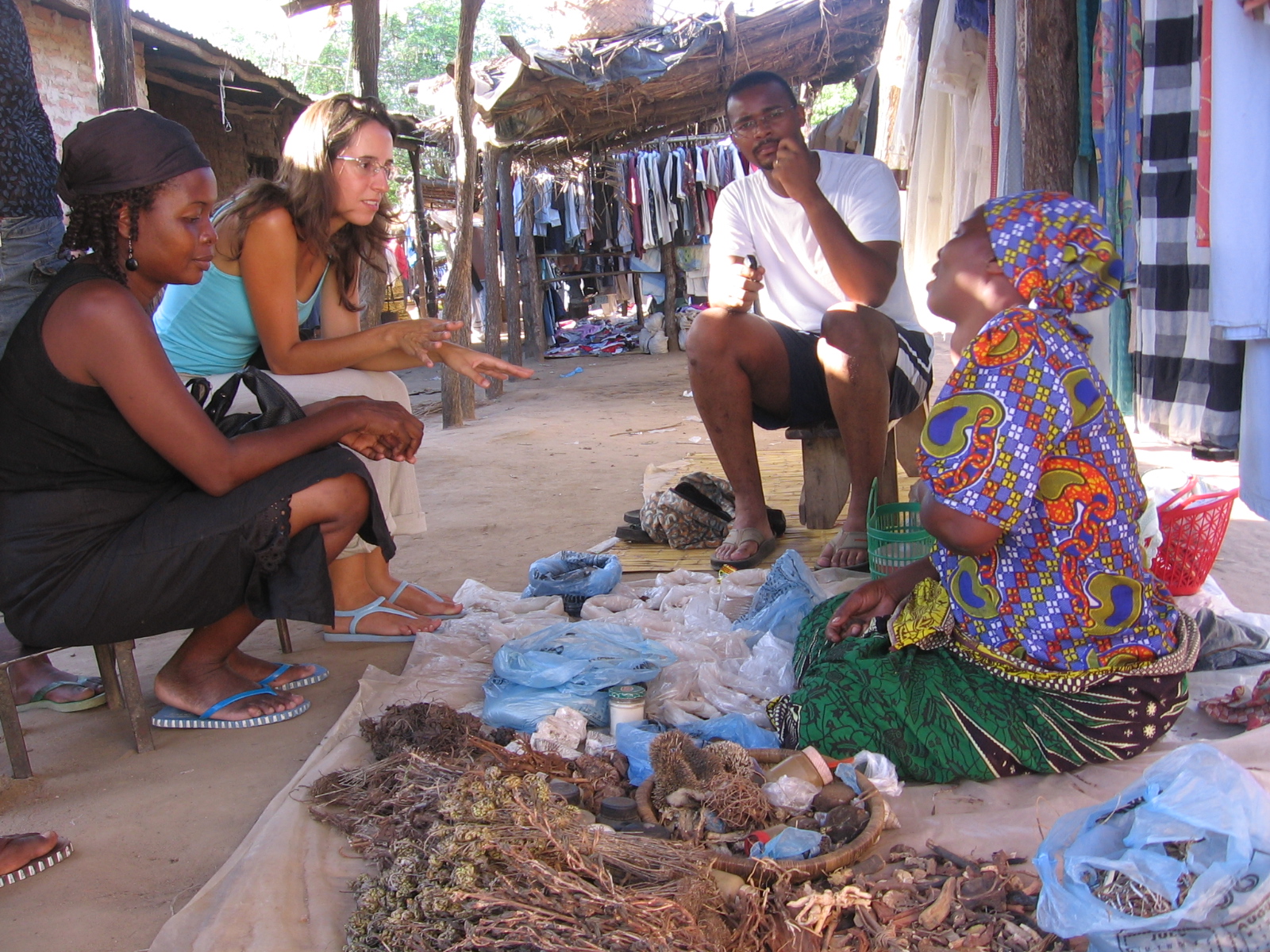 Jornalista lança livro Outra Pele, sobre viagem a Moçambique