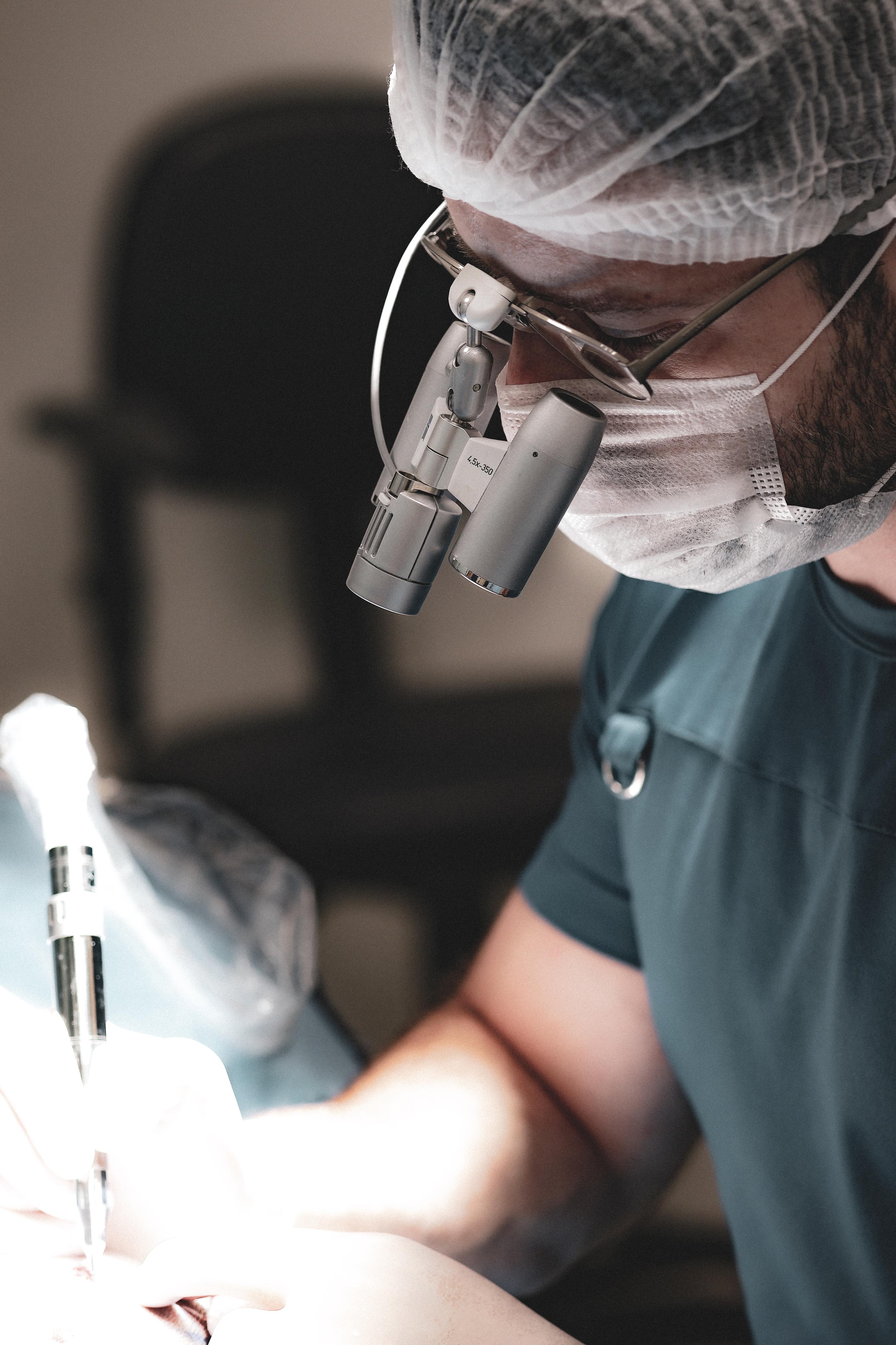 Transplante capilar: estudo destaca avanços na técnica FUE